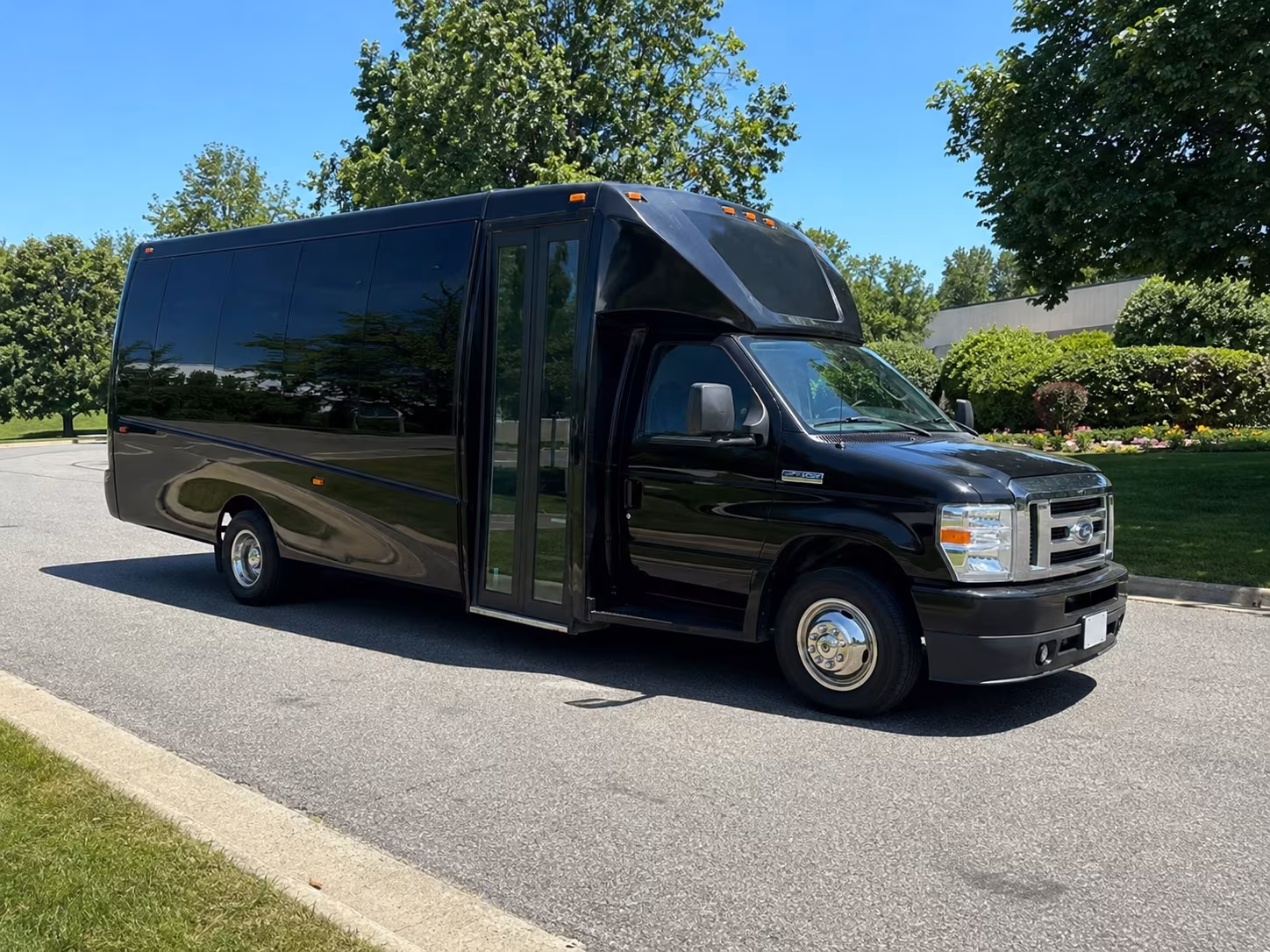 affordable charleston prom party bus prices split across your group