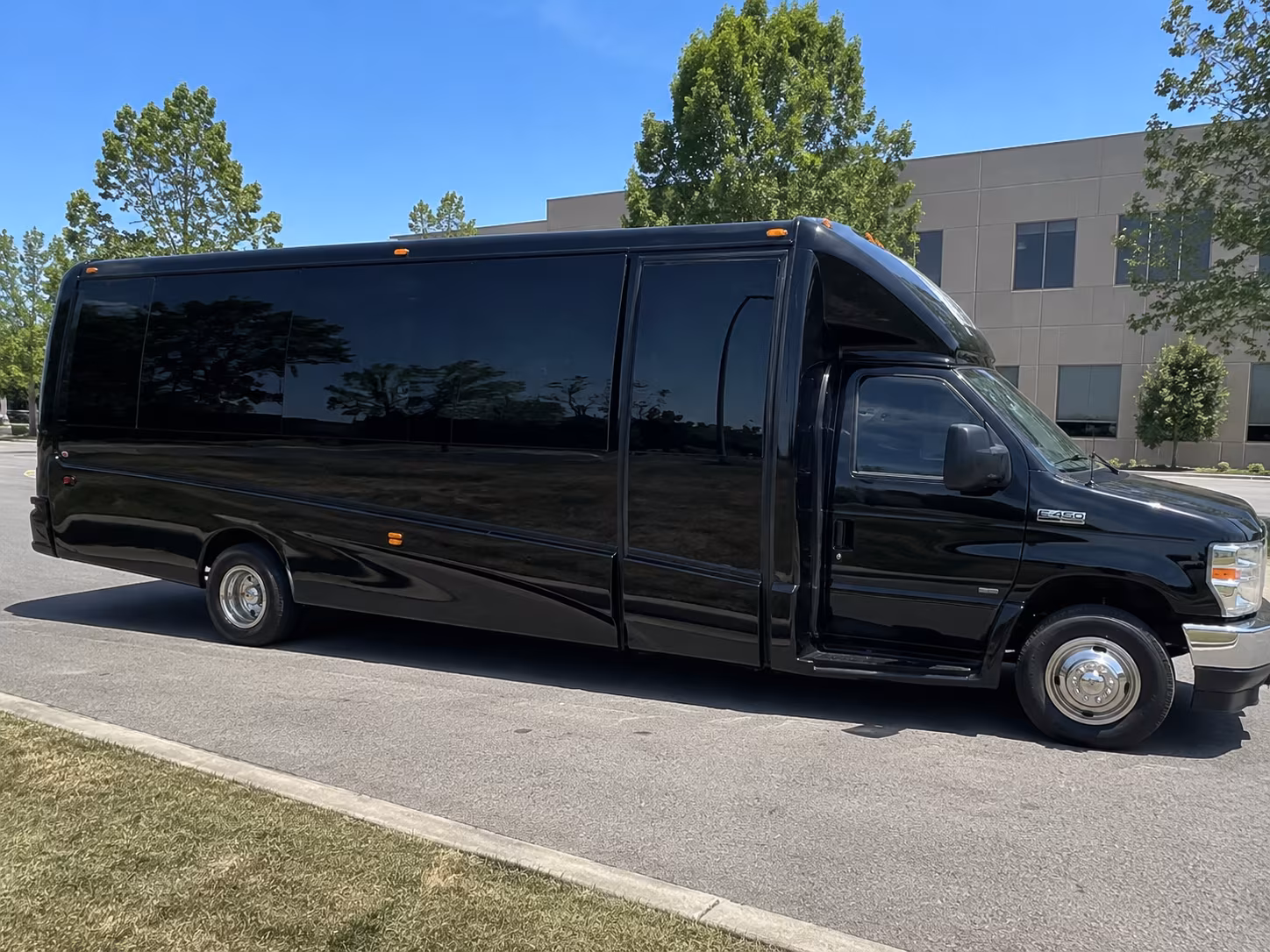 charleston corporate retreat shuttle bus rentals