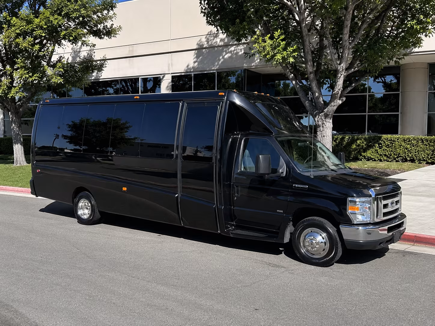rent a charleston prom party bus or charter bus today